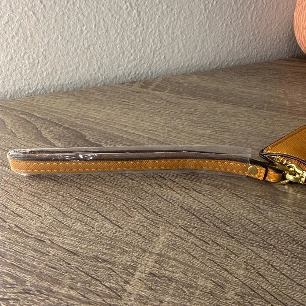 Kate Spade Tan Wristlet - Picture 10 of 10